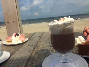 Warme choco, koffie, gebak en fantastisch weer!